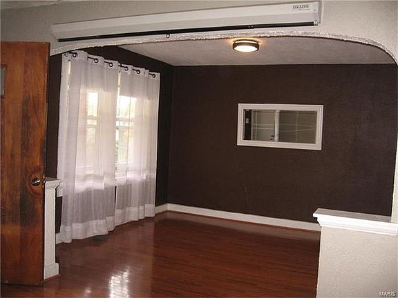 3rd image of 7433 Gayola Pl