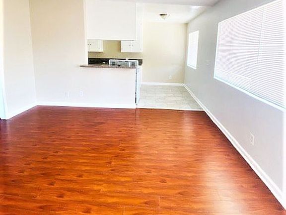 3rd image of 615 Cerritos Ave APT 6