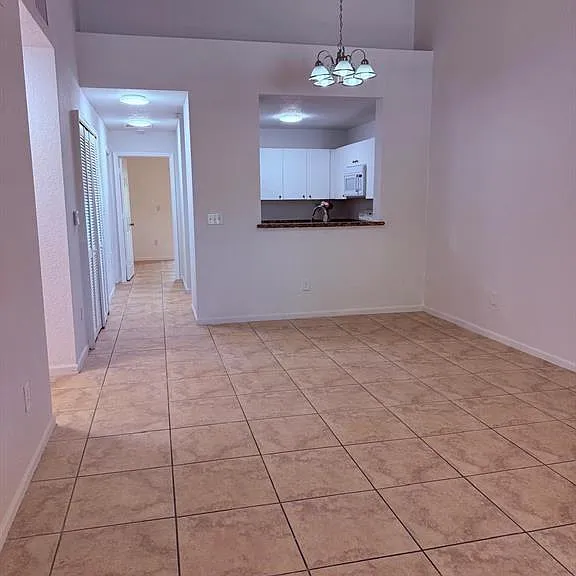 2941 Riverside Dr #303 — Photo 2