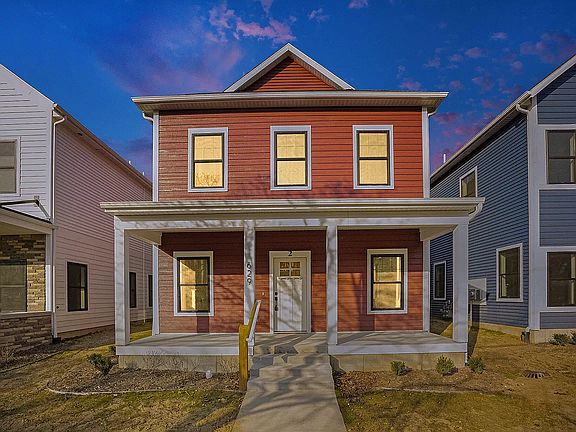 4th image of 629 Fairview Ave NE