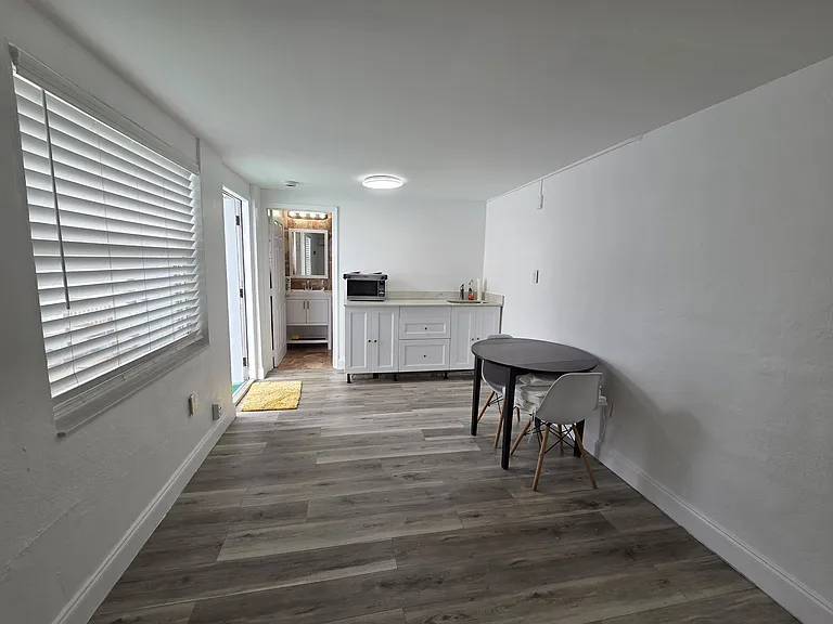 4824 SW 45th Ave — Photo 7