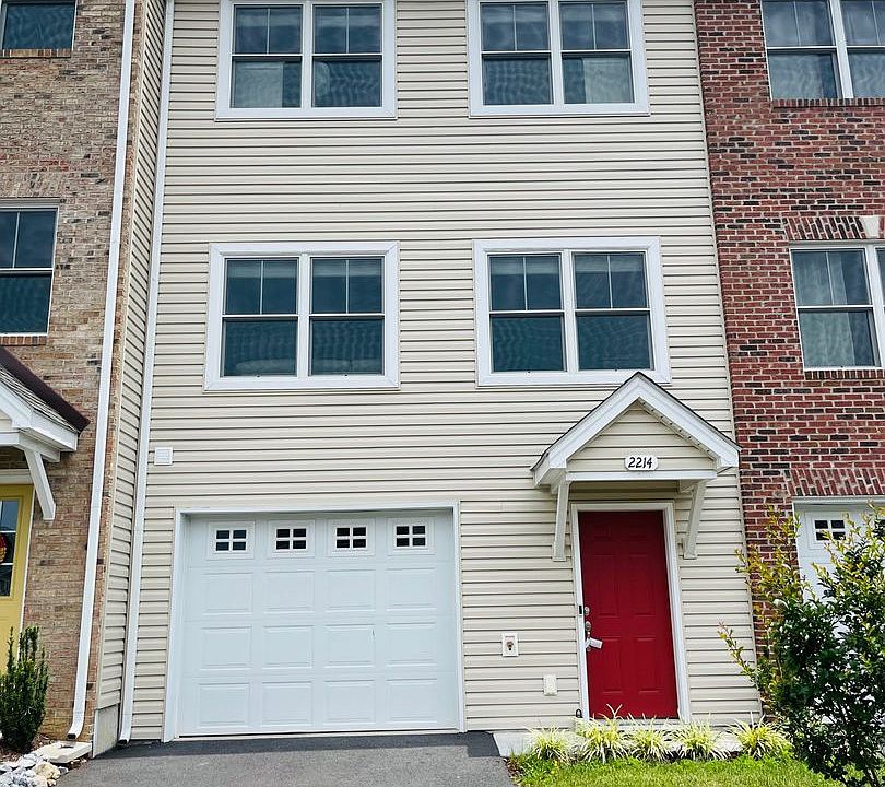 1st image of 2214 Deyerle Ave