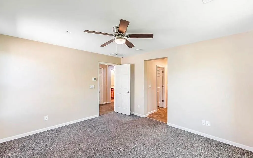 3 bed, 3.0 bath, 111 sqft, $2,000 — Photo 4