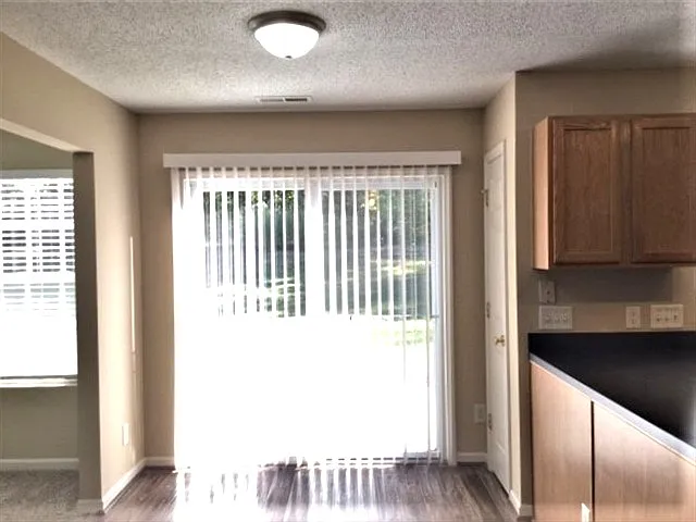 1228 Hampton Park Dr — Photo 6
