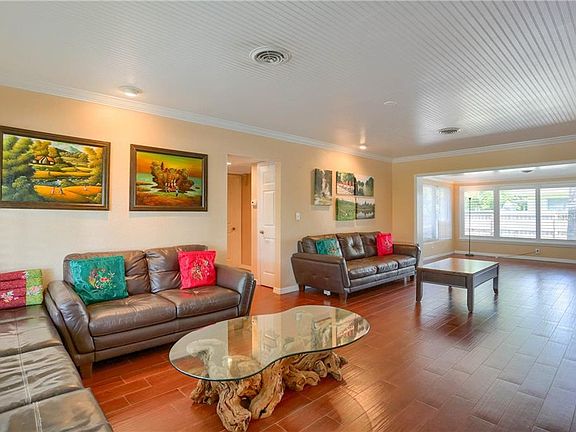 5th image of 19 Bel Forest Dr