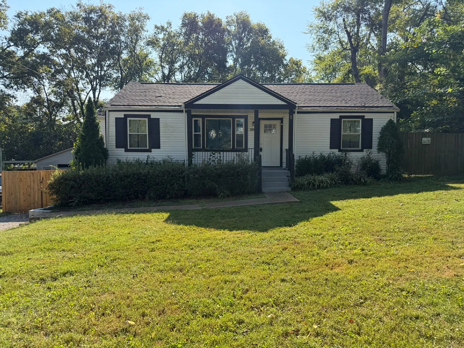 3 bed, 1.5 bath, 2084 sqft, $2,595 — Photo 1