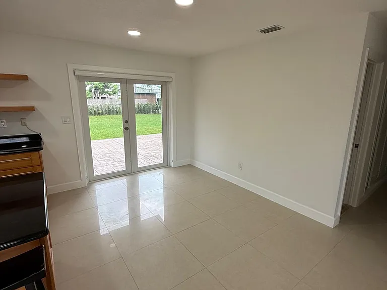 10823 SW 62nd Ter — Photo 8