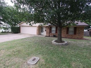 101 Carolyn Dr, Sanger, TX 76266