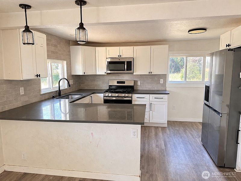 4th image of 410 E Cherry Avenue