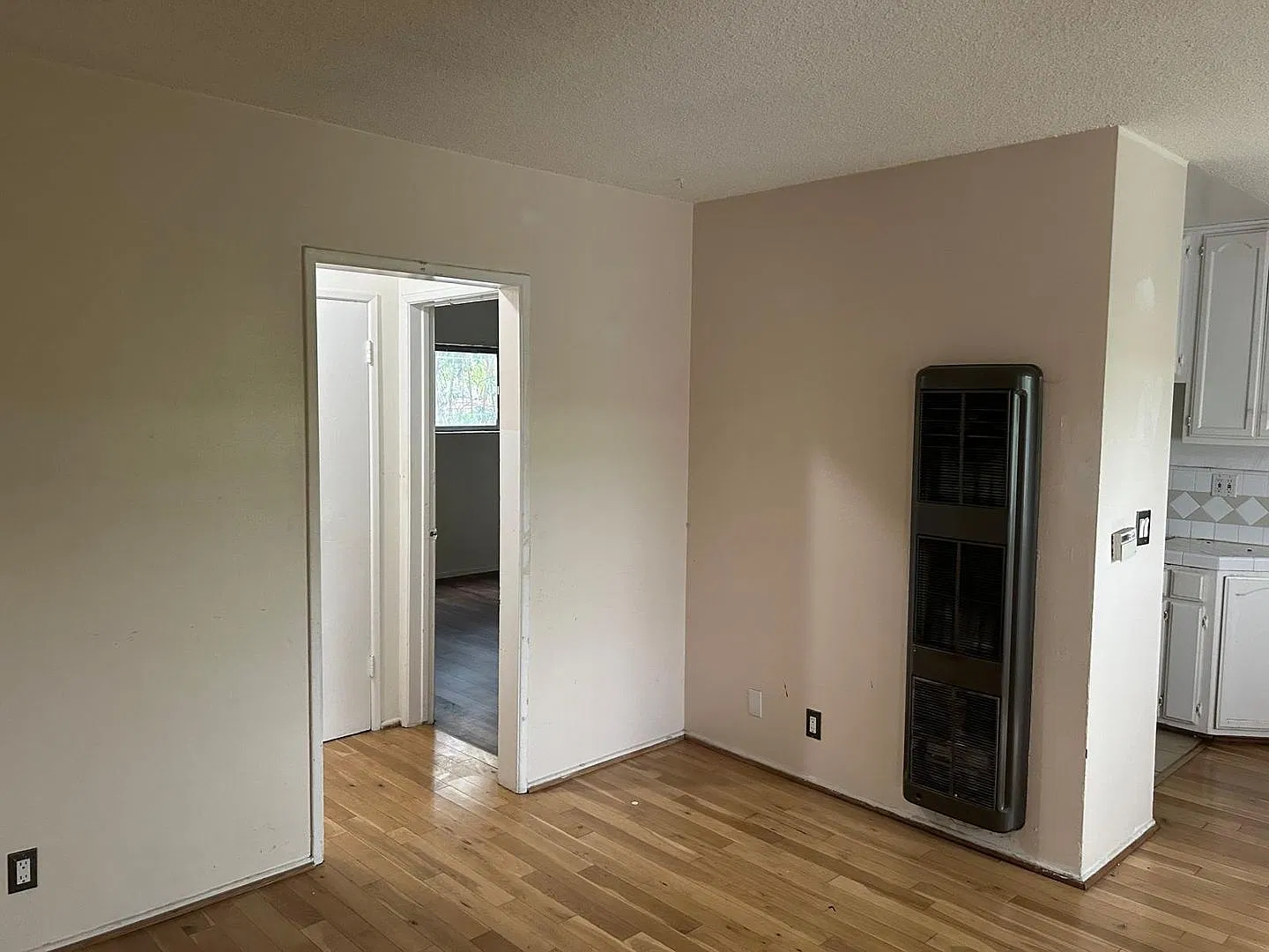 3003 Rowena Ave — Photo 4