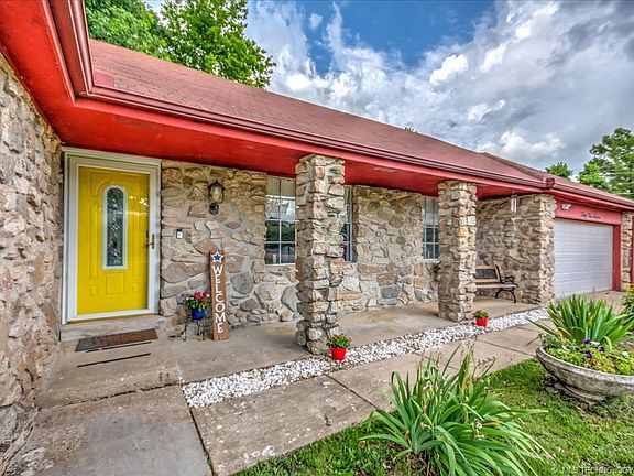2nd image of 3516 Oakdale Dr