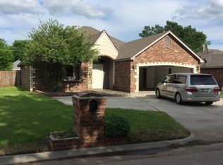 133 S M Ave, El Reno, OK 73036