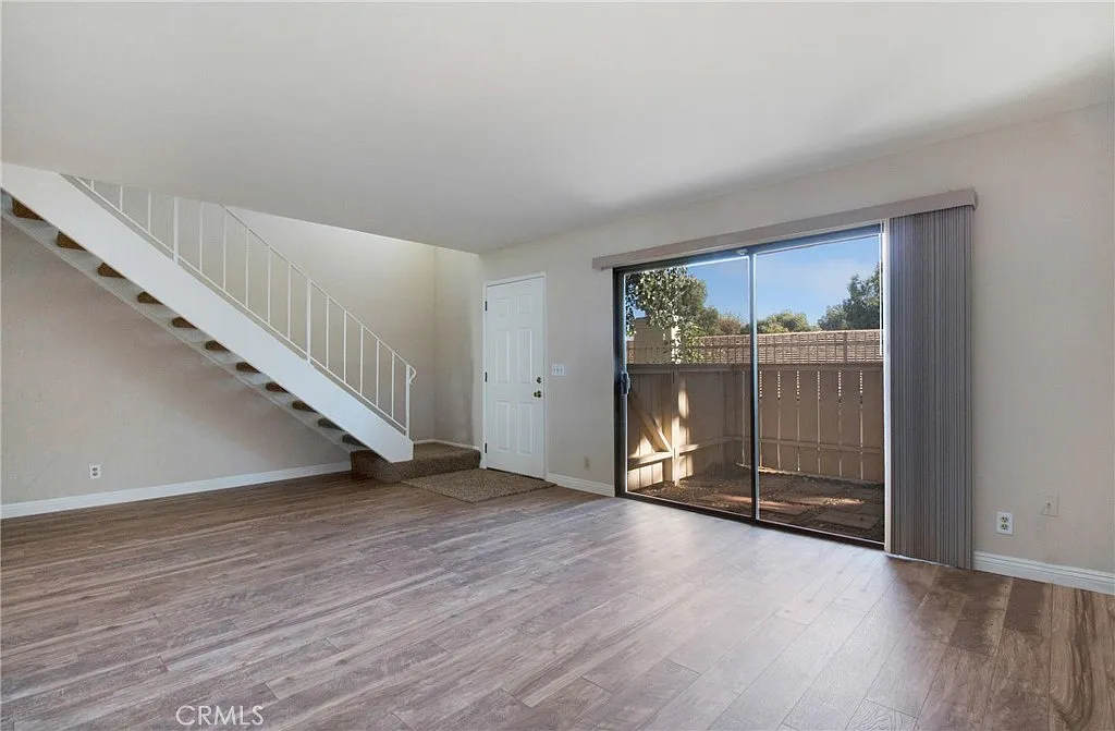 3 bed, 2.5 bath, 1447 sqft, $3,900 — Photo 3