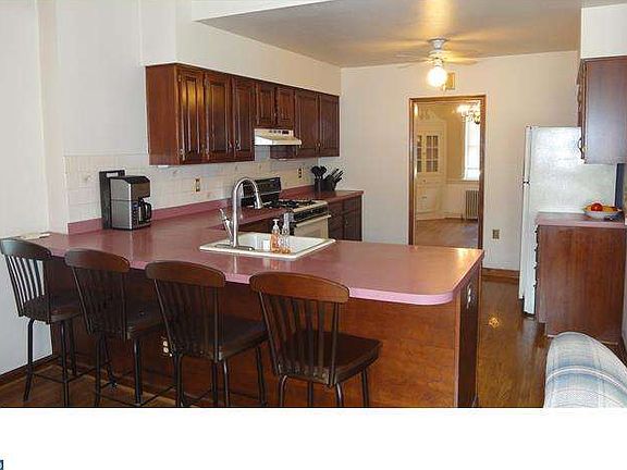3rd image of 303 S Dupont St