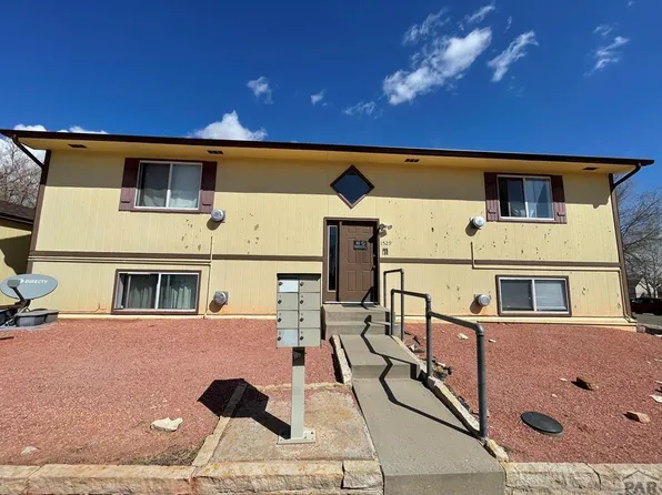 1529 Oakshire Ln, Pueblo, CO 81001