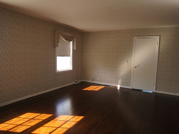4th image of 1150 Oak Knoll Dr