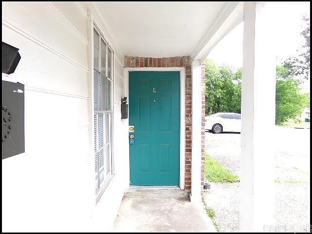 2 bed, 1.5 bath, 904 sqft, $799 — Photo 3