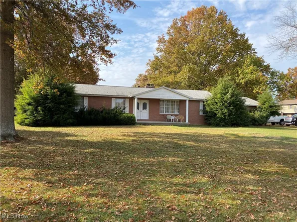 31 Oakbrook Dr, Mineral Wells, WV 26150