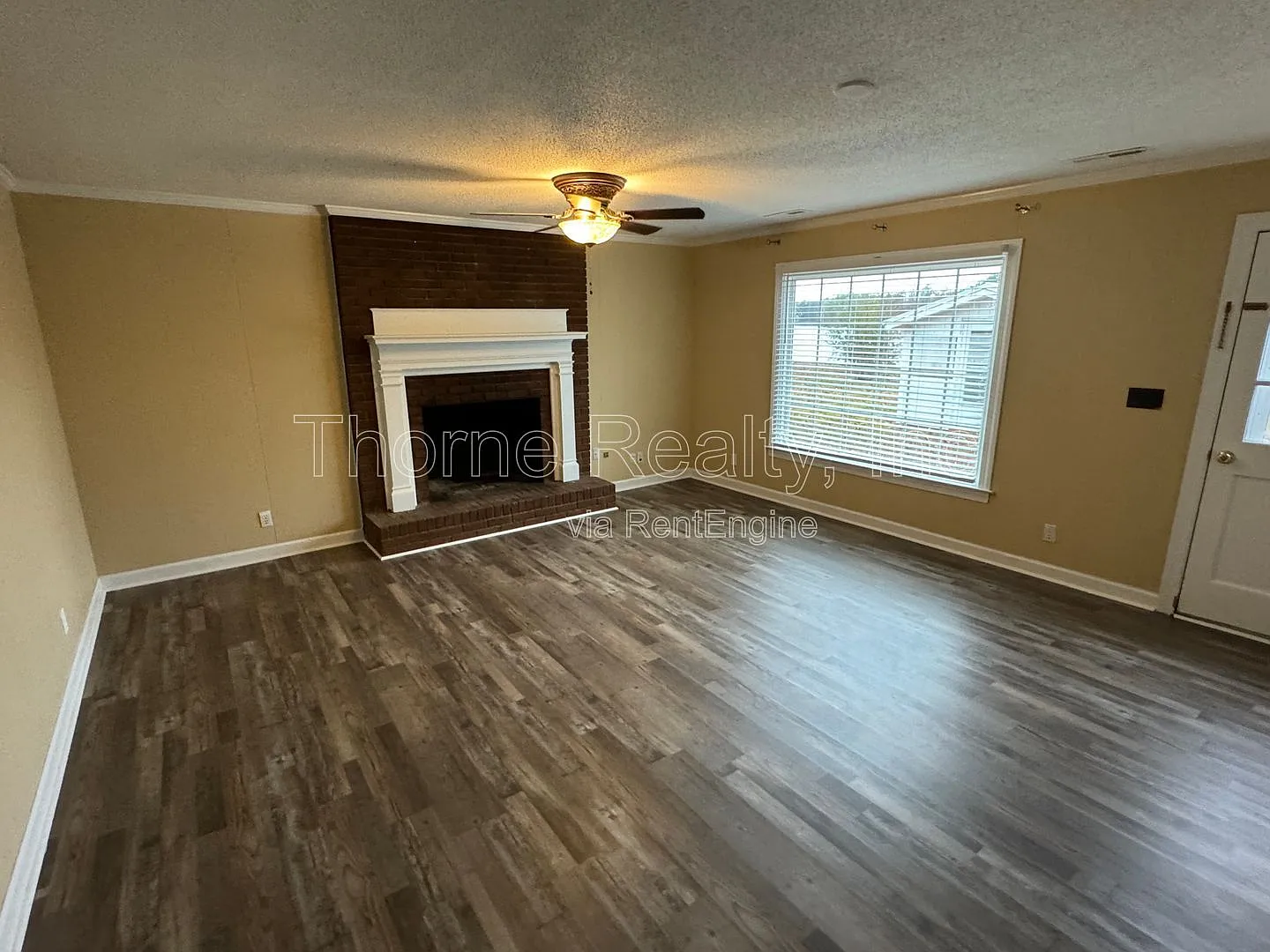 4 bed, 2.5 bath, 1876 sqft, $2,175 — Photo 3