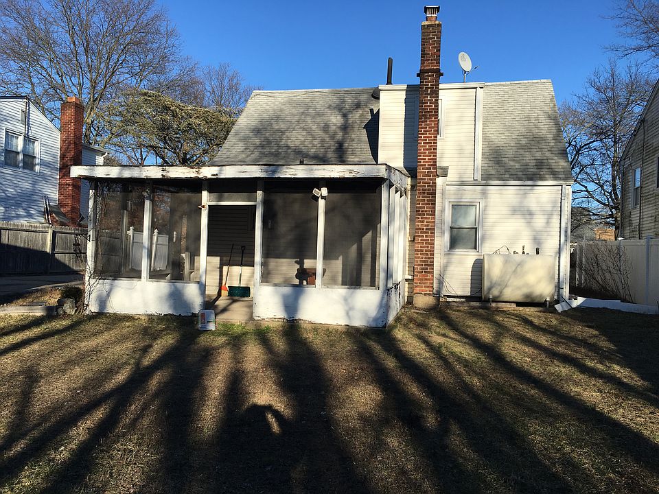 2nd image of 2338 Pine St