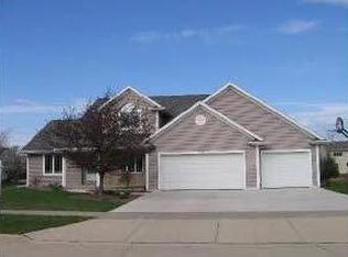 3200 E Greenleaf Dr, Appleton, WI 54913