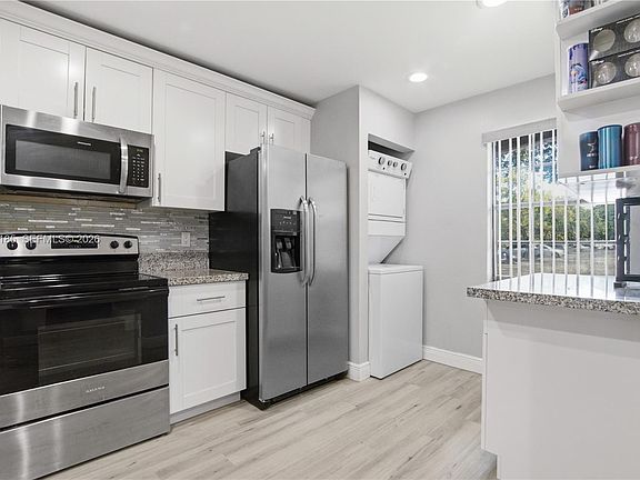 2nd image of 2882 Coral Springs Dr
