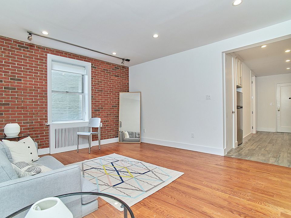 1st image of 4300 Broadway APT 2E