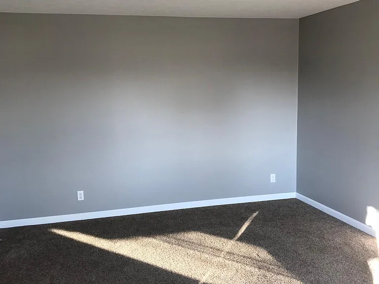 3427 E Euclid Ave — Photo 3