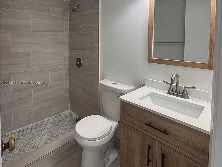 1820 W 53rd St #517 — Photo 7