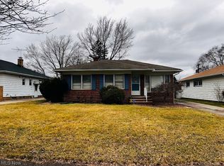 3910 Circlewood Dr, Fairview Park, OH