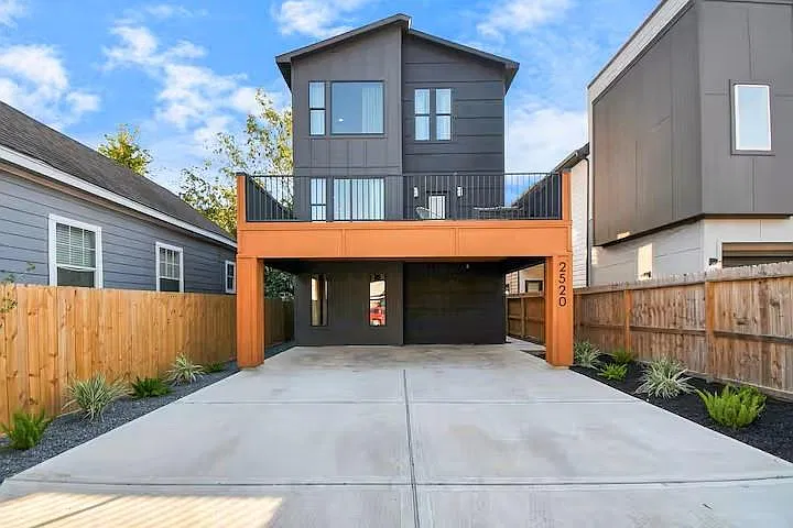 3 bed, 2.5 bath, 1740 sqft, $3,200 — Photo 1
