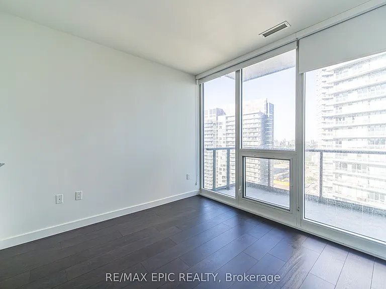 95 McMahon Dr #2715 — Photo 15