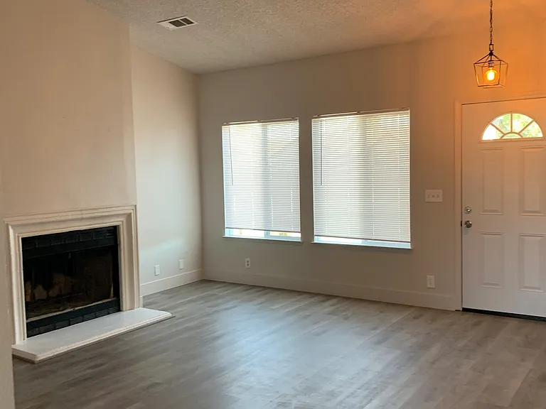 778 E Encore Dr — Photo 2