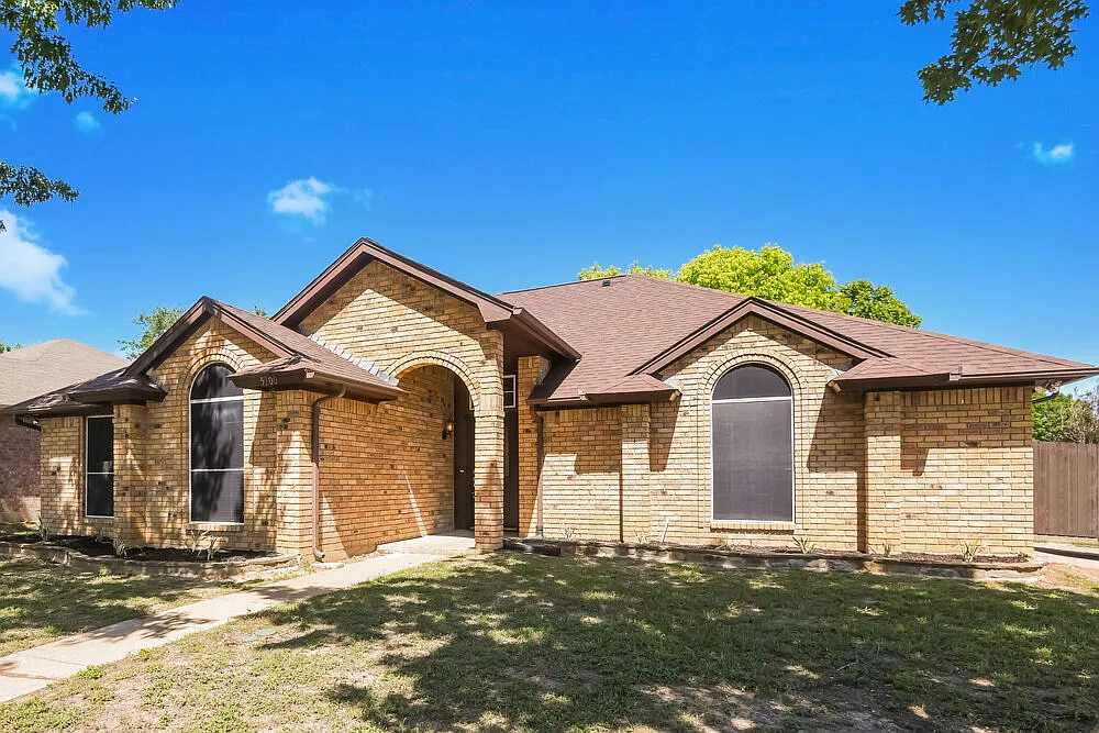 3 bed, 2.0 bath, 1454 sqft, $2,150 — Photo 1