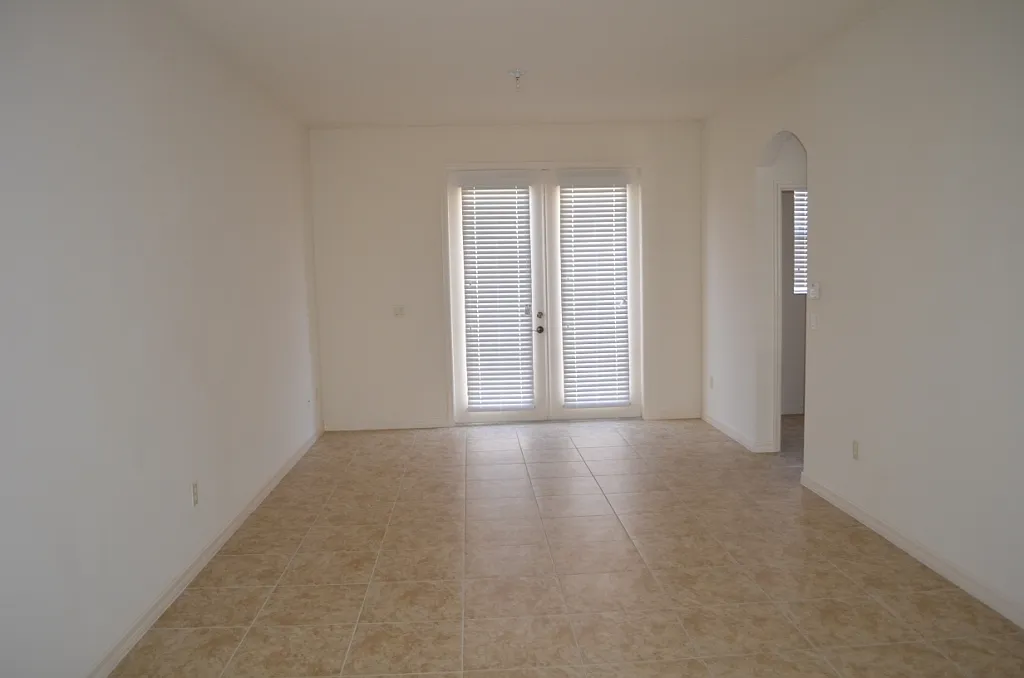 2/2.5 Townhouse with 1/1 Detached Garage Apt with 2-Car Garage in Turtle Creek of Saint Cloud — Photo 3
