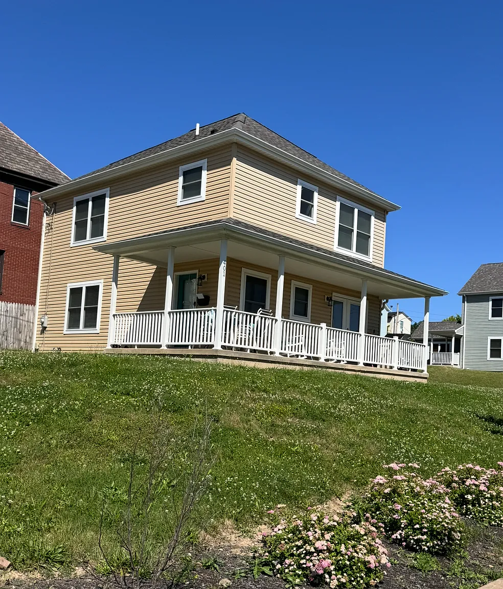 401 Holland Ave photo 1