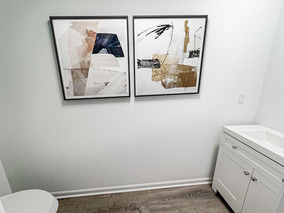 Lower Level 1/2 Bathroom