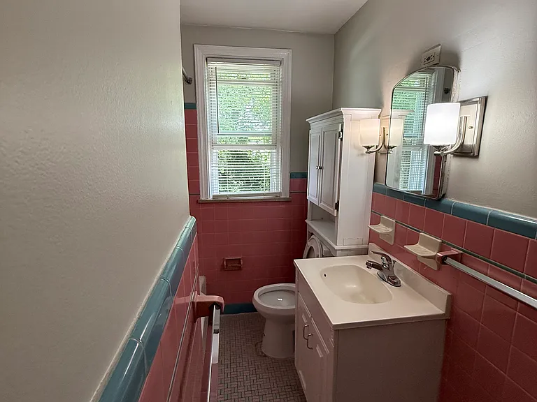 1576 Ferndale Ave #1 — Photo 17