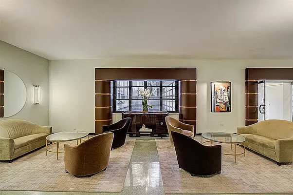 Sold by Redfin Real Estate | media 19
