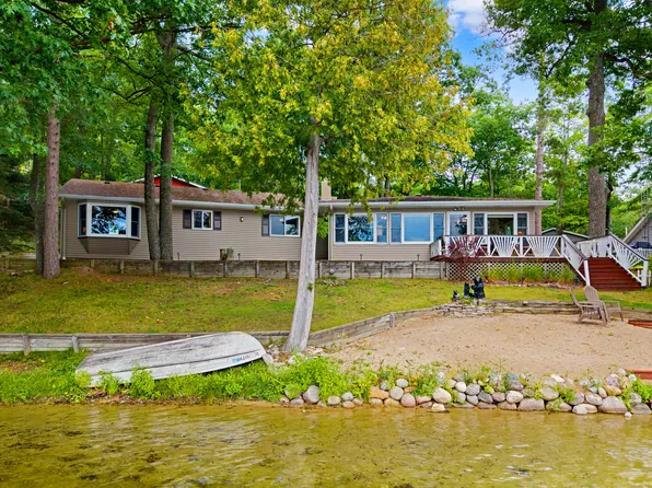 5923 Oak Rd, Rose City, MI 48654