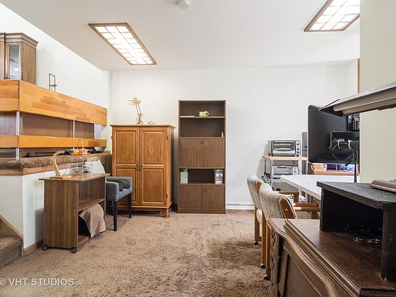 5th image of 3421 W Pratt Ave