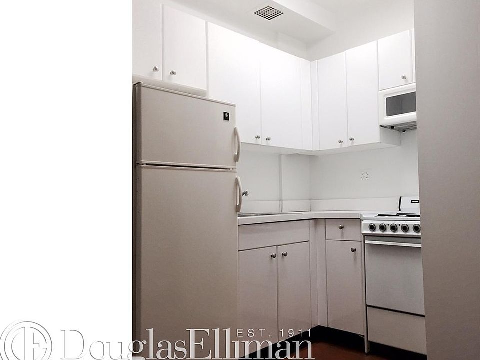 2nd image of 117 W 58th St APT 2A