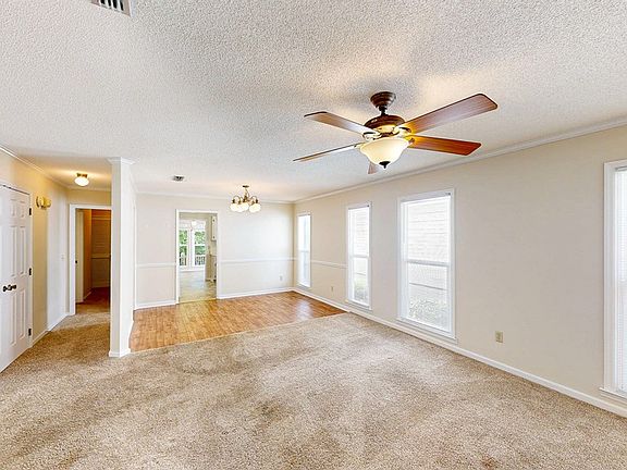 3rd image of 120 Woodcreek Dr