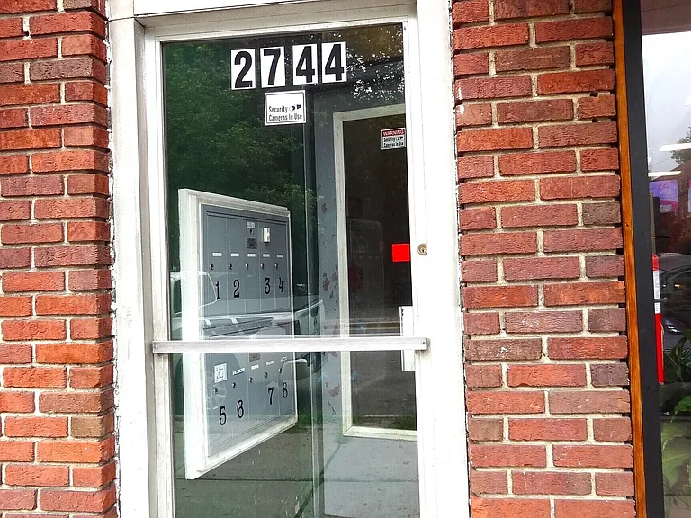 2744 Fairfield Ave #7 — Photo 14