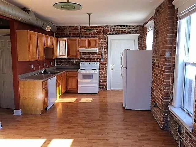 569 Campbell St — Photo 3