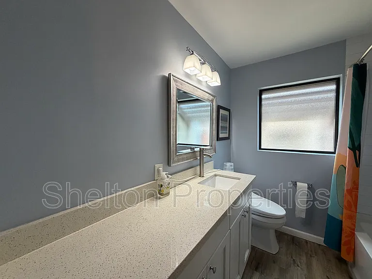 2514 E Fairmount Ave — Photo 22