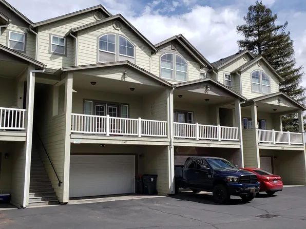 252 Hiatt Ln, Central Point, OR 97502