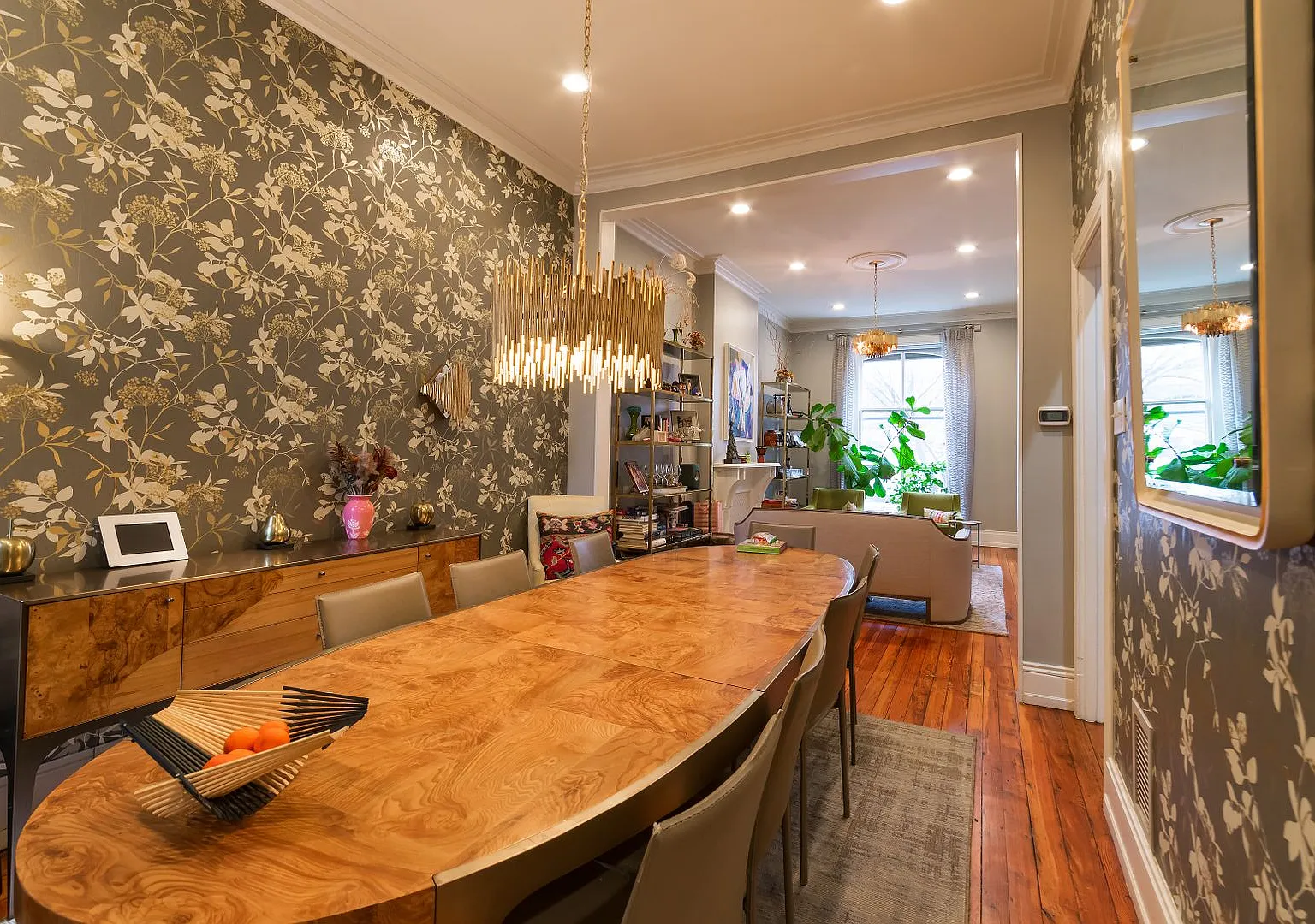 5 Bedroom Townhouse in Spruce Hill — Photo 4