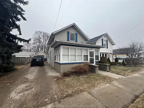 47 Chatham St N Photo 1