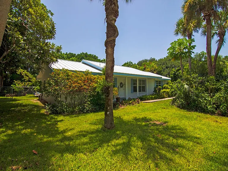 1545 Pelican Ln — Photo 40